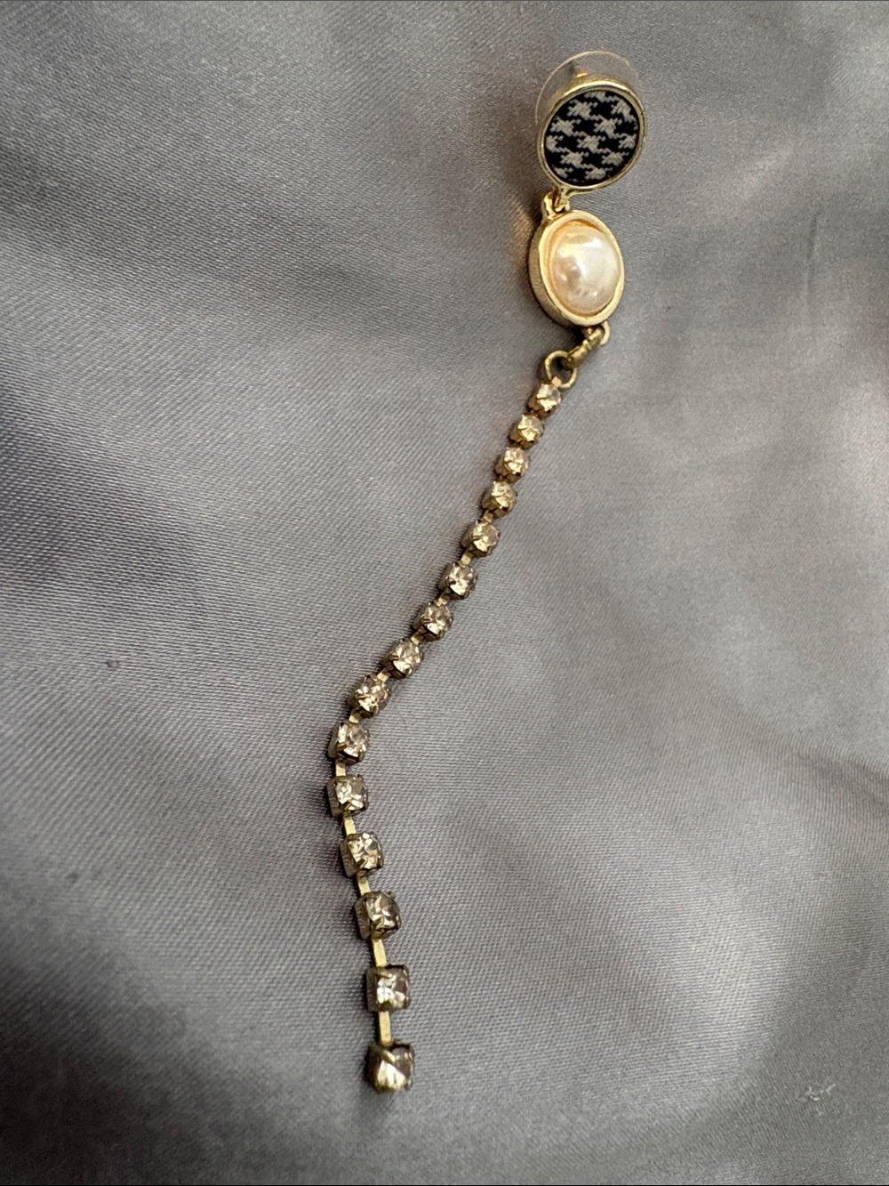 Betsey Johnson Gold-Tone Pearl and Crystal Drop Earring (Single)